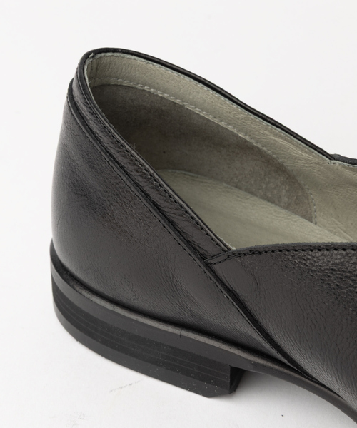 alfredoBANNISTER(アルフレッドバニスター)の「【26S/S】Vカット レザー スリッポン シューズ(スリッポン・メンズ・ブラック/ブラック系その他・42/41/40/39/45/44/43)」の8枚目の写真