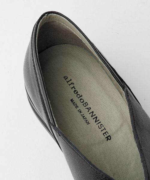 alfredoBANNISTER(アルフレッドバニスター)の「【26S/S】Vカット レザー スリッポン シューズ(スリッポン・メンズ・ブラック/ブラック系その他・42/41/40/39/45/44/43)」の9枚目の写真