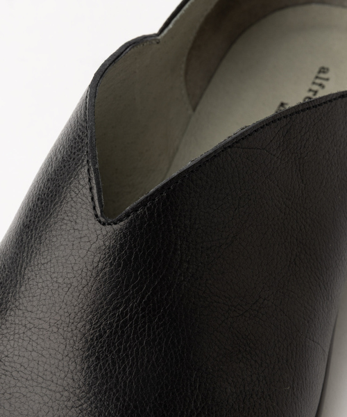 alfredoBANNISTER(アルフレッドバニスター)の「【26S/S】Vカット レザー スリッポン シューズ(スリッポン・メンズ・ブラック/ブラック系その他・42/41/40/39/45/44/43)」の10枚目の写真
