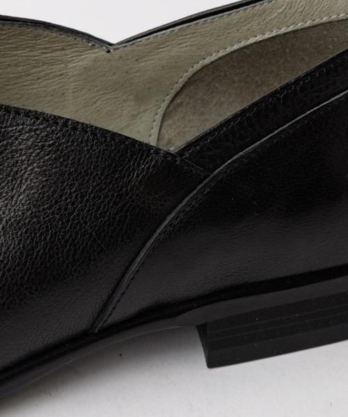 alfredoBANNISTER(アルフレッドバニスター)の「【26S/S】Vカット レザー スリッポン シューズ(スリッポン・メンズ・ブラック/ブラック系その他・42/41/40/39/45/44/43)」の11枚目の写真