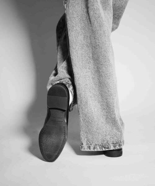 alfredoBANNISTER(アルフレッドバニスター)の「【26S/S】Vカット レザー スリッポン シューズ(スリッポン・メンズ・ブラック/ブラック系その他・42/41/40/39/45/44/43)」の21枚目の写真