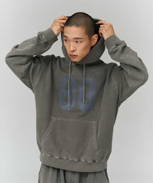 DOUBLE EIGHT（ダブルエイト）の「88ピグメントフードパーカー（カーキ）（パーカー・メンズ・カーキ・M/L/XL）」の2枚目の写真