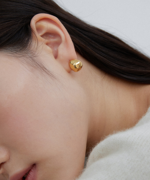 BYWEEKEND（バイウィーケンド）の「Alma earring_gold（ピアス（両耳用）・レディース・ゴールド・FREE）」の2枚目の写真