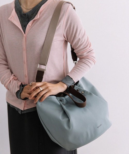 Beau're（ヴュレ）の「【BEAURE】ナイロン×カウレザー ショルダー付き バルーントートバッグ B-26235（トートバッグ・レディース・ベージュ/ブラウン/ミント・FREE）」の3枚目の写真