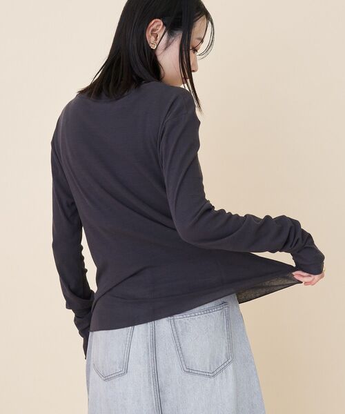 AMERICAN HOLIC(アメリカンホリック)の「シアーハイネックインナー(Tシャツ/カットソー・レディース・ブルー/オフホワイト/チャコールグレー/グレイッシュベージュ・L/M)」の14枚目の写真