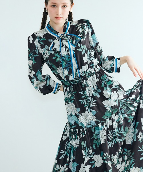 Audie a Muses(オーディアミューズ)の「アジサイプリントワンピース(ワンピース・レディース・ブラック/オフホワイト・42/38)」の1枚目の写真