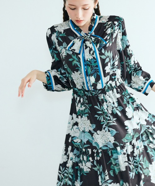 Audie a Muses(オーディアミューズ)の「アジサイプリントワンピース(ワンピース・レディース・ブラック/オフホワイト・42/38)」の9枚目の写真