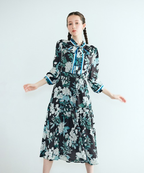 Audie a Muses(オーディアミューズ)の「アジサイプリントワンピース(ワンピース・レディース・ブラック/オフホワイト・42/38)」の15枚目の写真