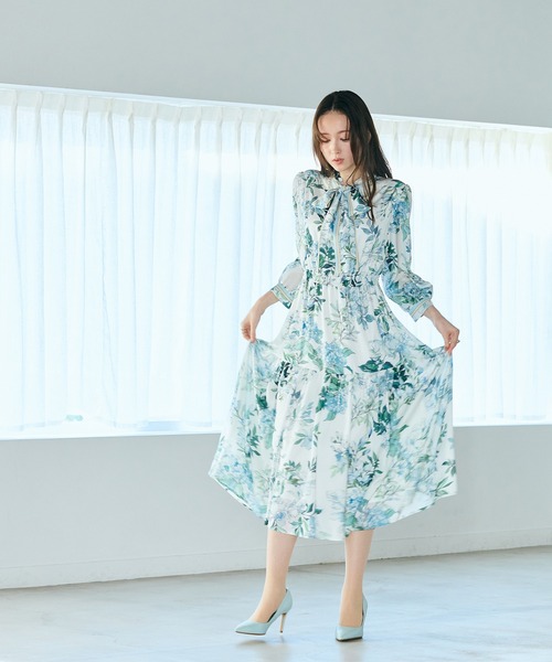 Audie a Muses(オーディアミューズ)の「アジサイプリントワンピース(ワンピース・レディース・ブラック/オフホワイト・42/38)」の20枚目の写真