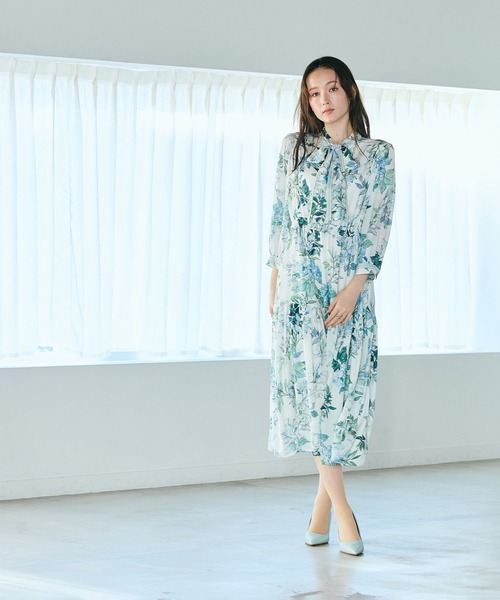 Audie a Muses(オーディアミューズ)の「アジサイプリントワンピース(ワンピース・レディース・ブラック/オフホワイト・42/38)」の21枚目の写真