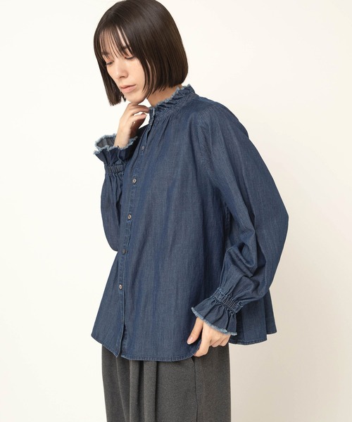 RNA-N(アールエヌエーエヌ)の「B2943 デニムフリルカラーシャツブラウス(シャツ/ブラウス・レディース・ライトインディゴブルー/インディゴブルー・FREE)」の4枚目の写真