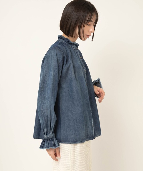 RNA-N(アールエヌエーエヌ)の「B2943 デニムフリルカラーシャツブラウス(シャツ/ブラウス・レディース・ライトインディゴブルー/インディゴブルー・FREE)」の8枚目の写真