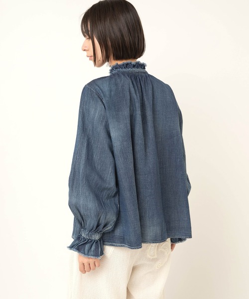 RNA-N(アールエヌエーエヌ)の「B2943 デニムフリルカラーシャツブラウス(シャツ/ブラウス・レディース・ライトインディゴブルー/インディゴブルー・FREE)」の9枚目の写真