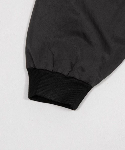 Figments(フィグメンツ)の「フェードフーデッドボンバージャケット(ブルゾン・レディース・ブラック・X-LARGE/LARGE)」の4枚目の写真
