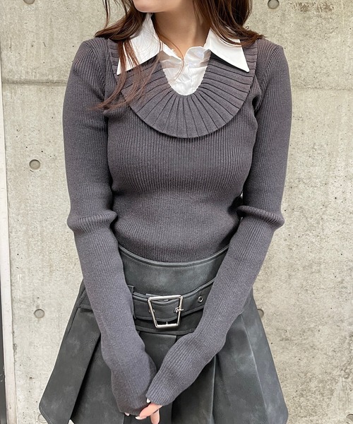 ROGER AND RAW(ロジャーアンドロウ)の「レイヤード風シャツ衿ニットトップス(ニット/セーター・レディース・ブラック/ベージュ/グレー・FREE)」の2枚目の写真