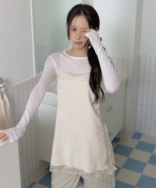 UNE MANSION(ユヌマンション)の「サイドシースルーベルベットランジェリーレイヤードキャミソールワンピース(キャミソール・レディース・グレー/アイボリー・FREE)」の13枚目の写真