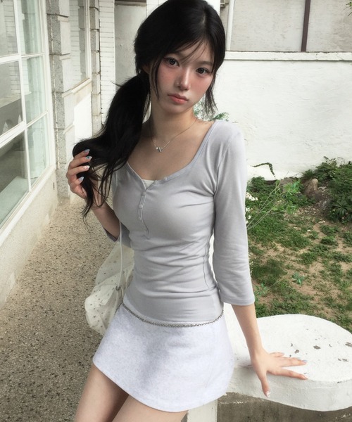 modimood（モディムード）の「[MADE] MOMU ディープUネックヘンリーネック7分袖Tシャツ（Tシャツ/カットソー・レディース・ブラック/アイボリー/スカイブルー・FREE）」の18枚目の写真