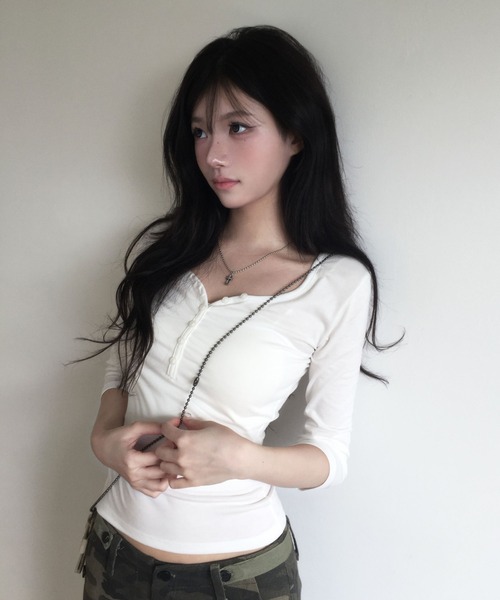 modimood（モディムード）の「[MADE] MOMU ディープUネックヘンリーネック7分袖Tシャツ（Tシャツ/カットソー・レディース・ブラック/アイボリー/スカイブルー・FREE）」の7枚目の写真