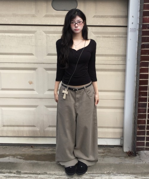modimood（モディムード）の「[MADE] MOMU ディープUネックヘンリーネック7分袖Tシャツ（Tシャツ/カットソー・レディース・ブラック/アイボリー/スカイブルー・FREE）」の14枚目の写真