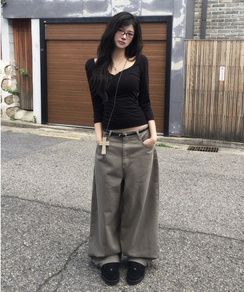 modimood（モディムード）の「[MADE] MOMU ディープUネックヘンリーネック7分袖Tシャツ（Tシャツ/カットソー・レディース・ブラック/アイボリー/スカイブルー・FREE）」の15枚目の写真