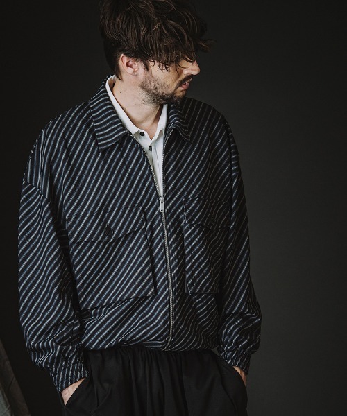 NO ID.(ノーアイディ)の「mj11424-WポケットZIP-BLZ ジップブルゾン(858006-424B)(ブルゾン・メンズ・ブラック/ストライプ・ONE SIZE)」の2枚目の写真