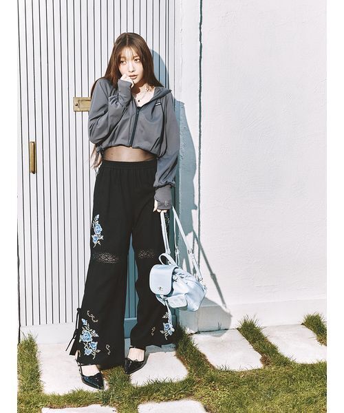 LILY BROWN(リリーブラウン)の「フラワークロスステッチリボンパンツ(その他パンツ・レディース・ブラック/ホワイト・F)」の6枚目の写真