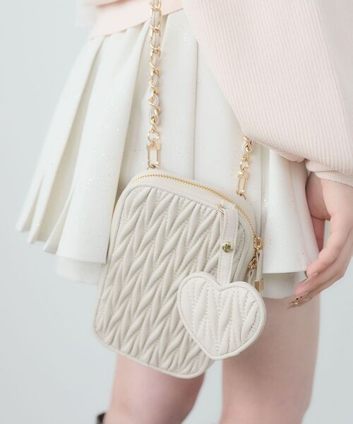 MAJESTIC LEGON(マジェスティックレゴン)の「マルチスマホショルダー(スマホグッズ・レディース・アイボリー/ブラック・FREE)」の5枚目の写真