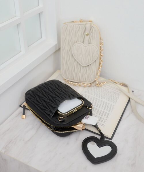 MAJESTIC LEGON(マジェスティックレゴン)の「マルチスマホショルダー(スマホグッズ・レディース・アイボリー/ブラック・FREE)」の12枚目の写真