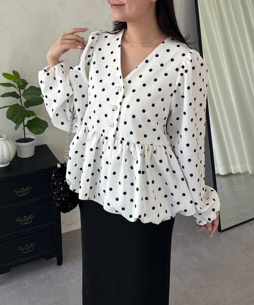 prose verse（プロズヴェール）の「ドットパフスリーブVネックバルーンペプラムブラウス（シャツ/ブラウス・レディース・ブラック/オフホワイト・MEDIUM/LARGE）」の6枚目の写真