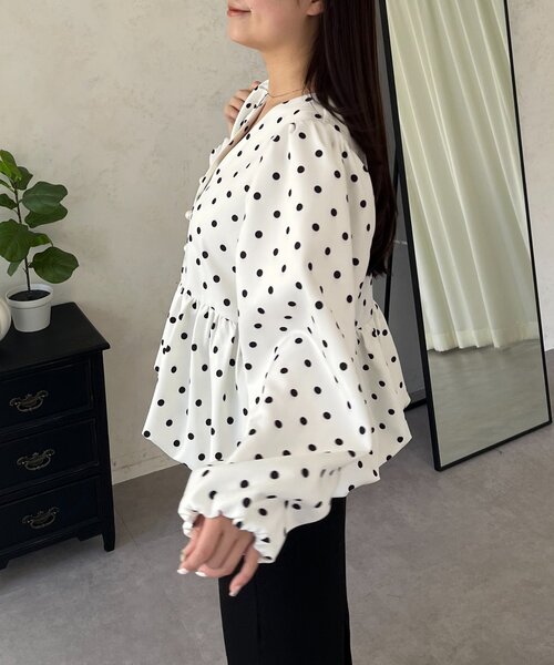 prose verse（プロズヴェール）の「ドットパフスリーブVネックバルーンペプラムブラウス（シャツ/ブラウス・レディース・ブラック/オフホワイト・MEDIUM/LARGE）」の7枚目の写真