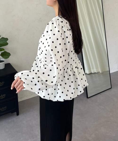 prose verse（プロズヴェール）の「ドットパフスリーブVネックバルーンペプラムブラウス（シャツ/ブラウス・レディース・ブラック/オフホワイト・MEDIUM/LARGE）」の8枚目の写真