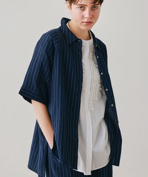 Kelen(ケレン)の「「KELEN / ケレン」リネン混ピンストライプシャツ(シャツ/ブラウス・レディース・ブラウン/ナチュラル/ネイビー・S/M)」の5枚目の写真
