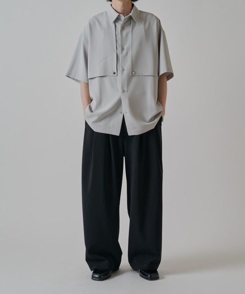 Lui's（ルイス）の「【Neucon】GUN FLAP OVER SHIRT / ガンフラップ半袖オーバーシャツ（シャツ/ブラウス・メンズ・ホワイト/ライトグレー/ブラック・1/2）」の17枚目の写真