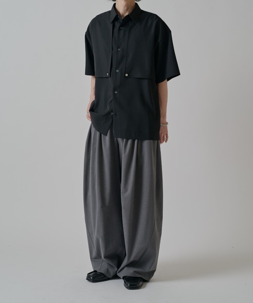 Lui's（ルイス）の「【Neucon】GUN FLAP OVER SHIRT / ガンフラップ半袖オーバーシャツ（シャツ/ブラウス・メンズ・ホワイト/ライトグレー/ブラック・1/2）」の7枚目の写真