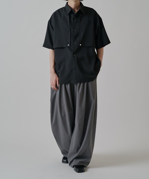 Lui's（ルイス）の「【Neucon】GUN FLAP OVER SHIRT / ガンフラップ半袖オーバーシャツ（シャツ/ブラウス・メンズ・ホワイト/ライトグレー/ブラック・1/2）」の16枚目の写真