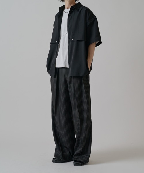 Lui's（ルイス）の「【Neucon】GUN FLAP OVER SHIRT / ガンフラップ半袖オーバーシャツ（シャツ/ブラウス・メンズ・ホワイト/ライトグレー/ブラック・1/2）」の9枚目の写真