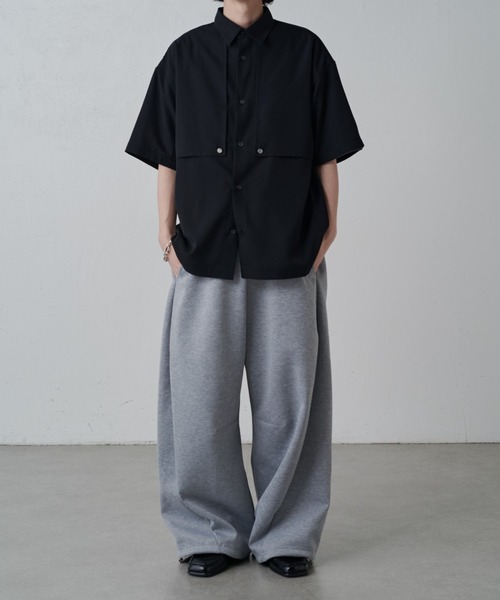 Lui's（ルイス）の「【Neucon】GUN FLAP OVER SHIRT / ガンフラップ半袖オーバーシャツ（シャツ/ブラウス・メンズ・ホワイト/ライトグレー/ブラック・1/2）」の12枚目の写真