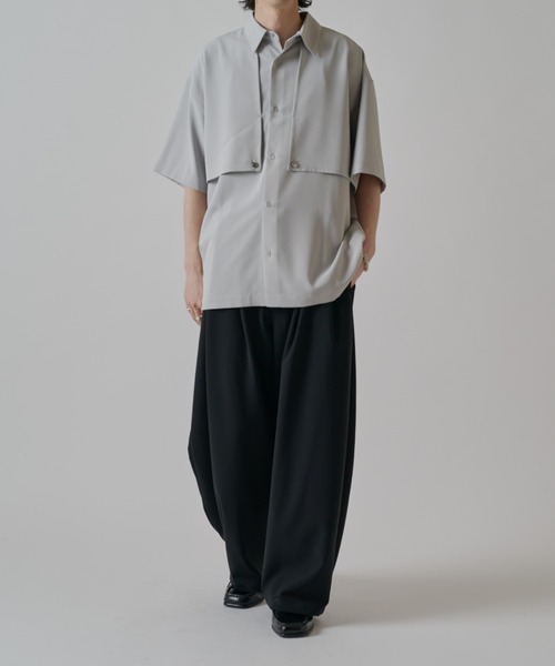 Lui's（ルイス）の「【Neucon】GUN FLAP OVER SHIRT / ガンフラップ半袖オーバーシャツ（シャツ/ブラウス・メンズ・ホワイト/ライトグレー/ブラック・1/2）」の14枚目の写真