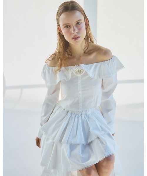 lilLilly(リルリリー)の「ローズオフショルブラウス(シャツ/ブラウス・レディース・ホワイト/ドット・FREE)」の2枚目の写真