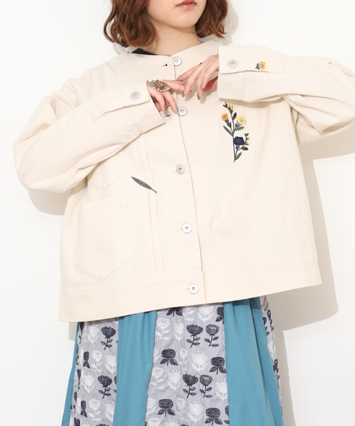 Emago(イマゴ)の「EMAGO お花刺繍Gジャン(その他アウター・レディース・アイボリー/インディゴブルー・FREE)」の10枚目の写真