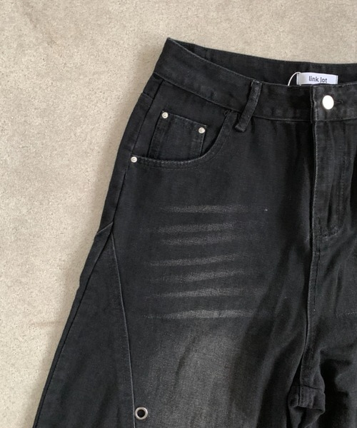 lilful(リルフル)の「ウォッシュ加工 アイレットアクセント カーブデザイン バレルレッグデニムパンツ(デニムパンツ・メンズ・ブラック・L/M)」の7枚目の写真