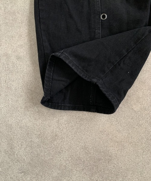 lilful(リルフル)の「ウォッシュ加工 アイレットアクセント カーブデザイン バレルレッグデニムパンツ(デニムパンツ・メンズ・ブラック・L/M)」の10枚目の写真