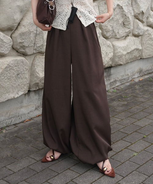 LAULEN(ローレン)の「front tuck balloon wide pants /フロントタックバルーンワイドパンツ(その他パンツ・レディース・ブラック/グレー/ホワイト/ブラウン・S/M)」の4枚目の写真
