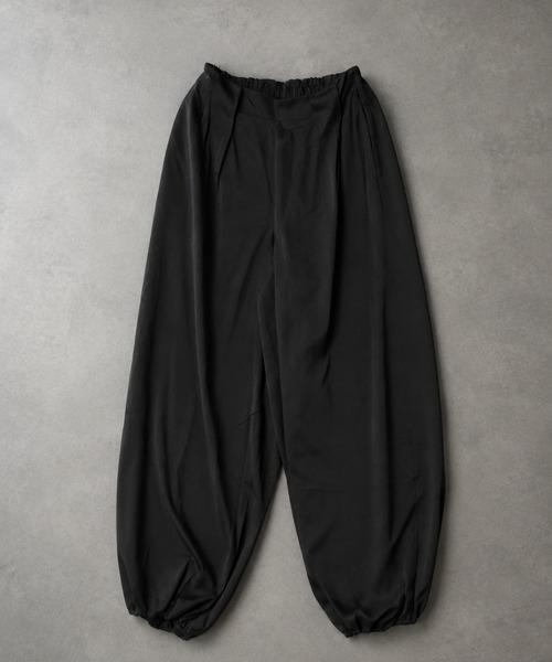 LAULEN(ローレン)の「front tuck balloon wide pants /フロントタックバルーンワイドパンツ(その他パンツ・レディース・ブラック/グレー/ホワイト/ブラウン・S/M)」の2枚目の写真