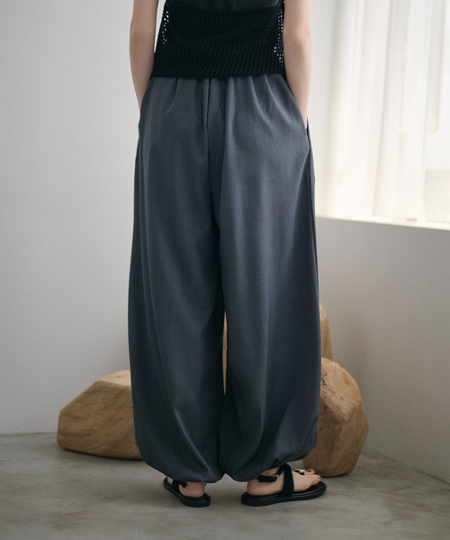LAULEN(ローレン)の「front tuck balloon wide pants /フロントタックバルーンワイドパンツ(その他パンツ・レディース・ブラック/グレー/ホワイト/ブラウン・S/M)」の6枚目の写真