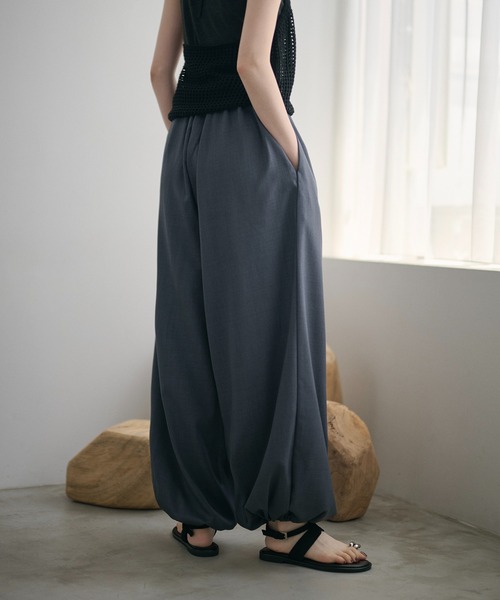 LAULEN(ローレン)の「front tuck balloon wide pants /フロントタックバルーンワイドパンツ(その他パンツ・レディース・ブラック/グレー/ホワイト/ブラウン・S/M)」の7枚目の写真