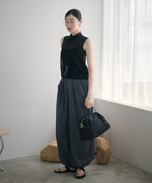 LAULEN(ローレン)の「front tuck balloon wide pants /フロントタックバルーンワイドパンツ(その他パンツ・レディース・ブラック/グレー/ホワイト/ブラウン・S/M)」の11枚目の写真