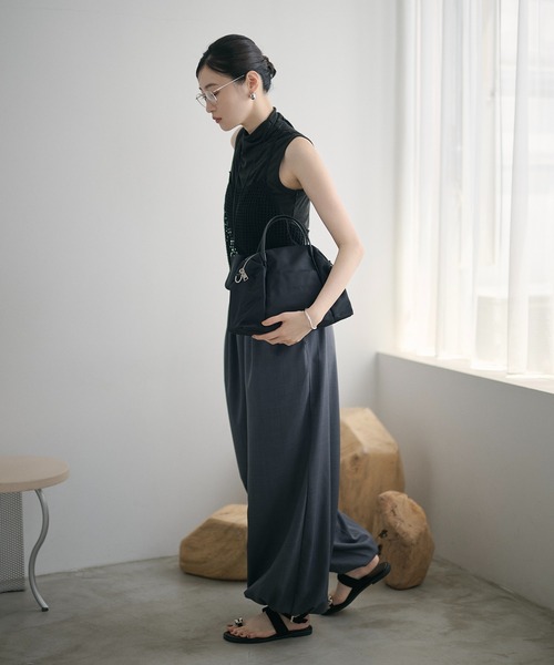 LAULEN(ローレン)の「front tuck balloon wide pants /フロントタックバルーンワイドパンツ(その他パンツ・レディース・ブラック/グレー/ホワイト/ブラウン・S/M)」の12枚目の写真