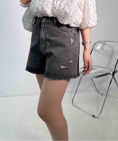 AS KNOW AS plus(アズノゥアズプラス)の「〇フリンジ加工デニムショートパンツ(デニムパンツ・レディース・ブラック系/ブルー系/サックスブルー系・FREE)」の2枚目の写真