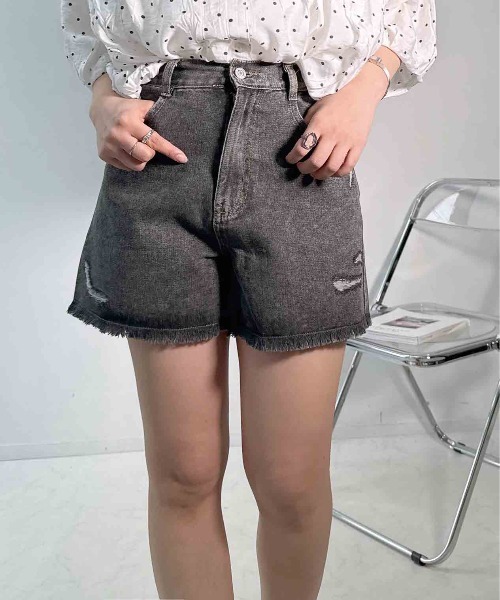AS KNOW AS plus(アズノゥアズプラス)の「〇フリンジ加工デニムショートパンツ(デニムパンツ・レディース・ブラック系/ブルー系/サックスブルー系・FREE)」の5枚目の写真